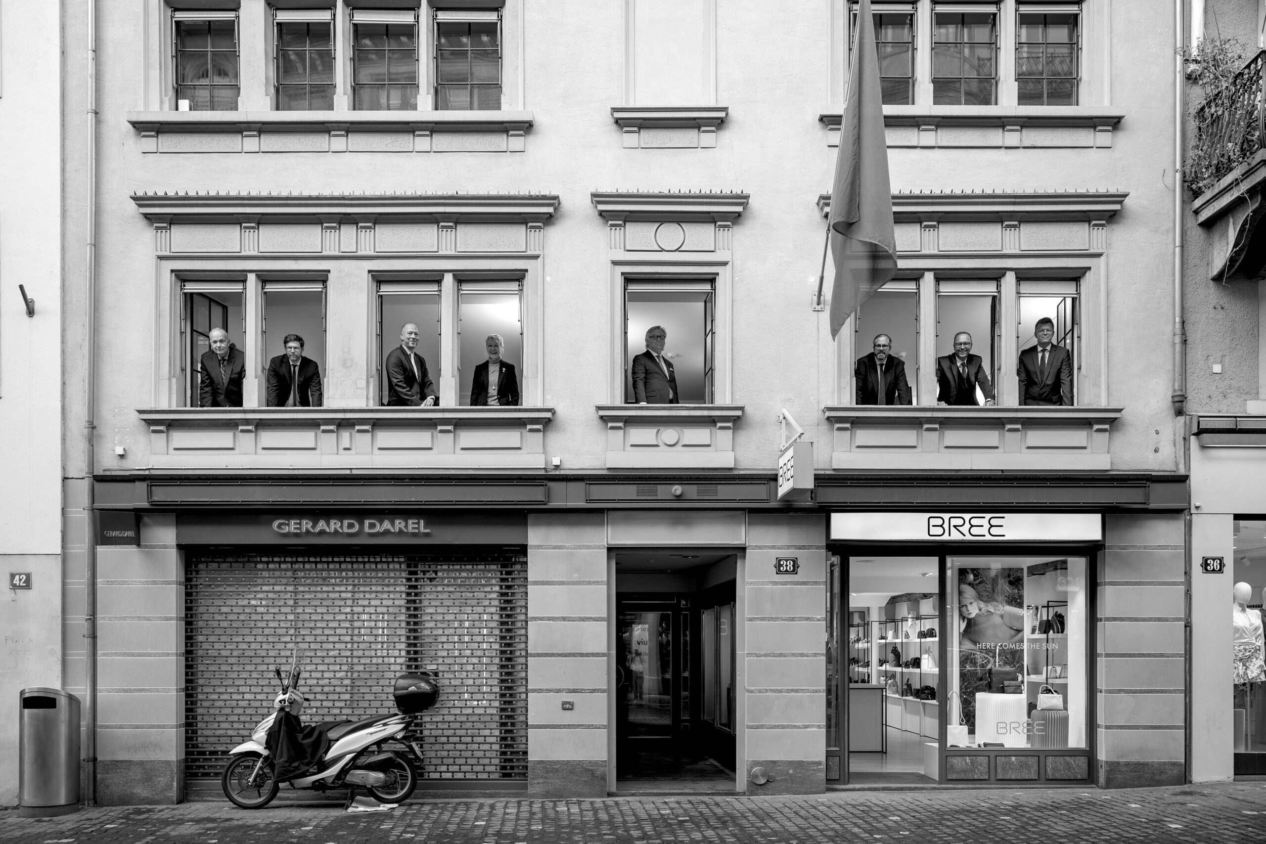 Gruppenfoto aus den Räumlichkeiten im 1. Stockwerk